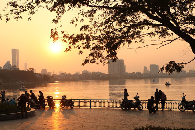 5 điều nhất định phải làm ở Hà Nội khi gió mùa về