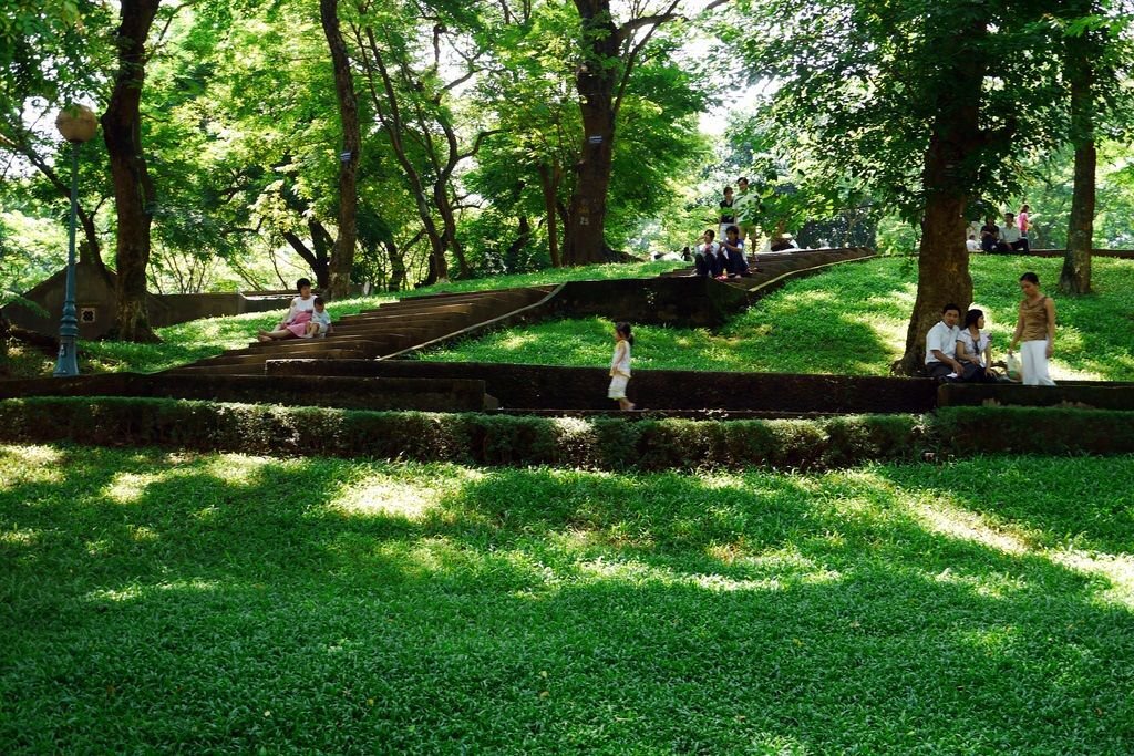 4 công viên cây xanh là địa điểm picnic cuối tuần lý tưởng tại Hà Nội