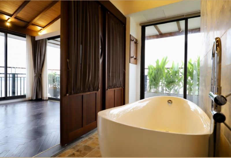 Bathtub combined with the characteristic design of Toan Tien
